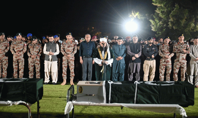 وزیرداخلہ محسن نقوی کی تربت آمد، شہید کیپٹن سمیت 4 جوانوں کے جنازے میں شرکت