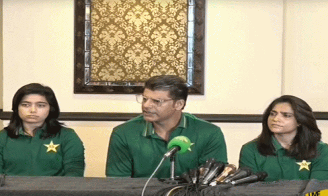 تیاری پوری ہے، بھرپور کارکردگی دکھائیں گے، ورلڈ کپ کے لیے سری لنکا روانگی سے قبل ویمنز کرکٹ ٹیم کا عزم