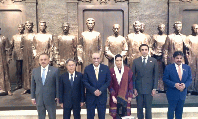 صدر آصف زرداری کا شنگھائی میں کمیونسٹ پارٹی آف چائنہ کے پہلے نیشنل کانگریس میموریل کا دورہ