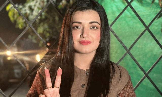 پی ٹی آئی کارکن فلک جاوید خان گرفتار، رہائی کے لیے اسلام آباد ہائیکورٹ سے رجوع