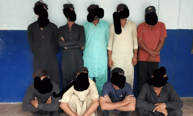 ایف آئی اے گوادر کی کارروائی، غیرقانونی طریقے سے ایران جانے والے 14 ملزمان گرفتار