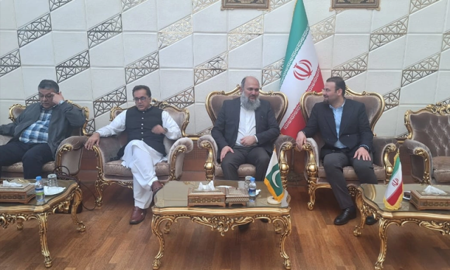 وفاقی وزیرِ تجارت 3روزہ دورے پر ایران پہنچ گئے