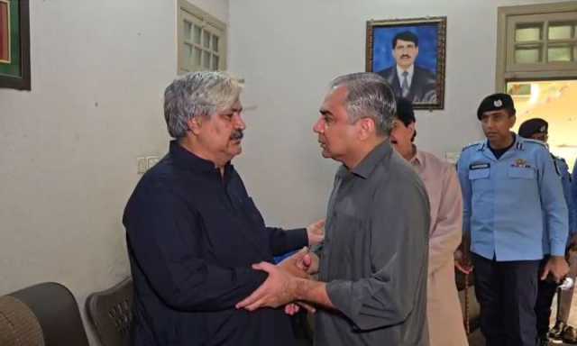 ’ دکھ کی اس گھڑی میں آپ کے ساتھ ہیں‘، وزیرِ داخلہ محسن نقوی کی ایس پی عدیل اکبر کے اہلِخانہ سے تعزیت