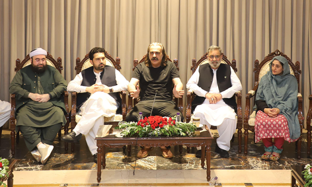 علی امین گنڈاپور کی زیرِ صدارت پارلیمانی پارٹی کا اجلاس، نامزد وزیراعلیٰ سہیل آفریدی کی مکمل حمایت کا اعلان
