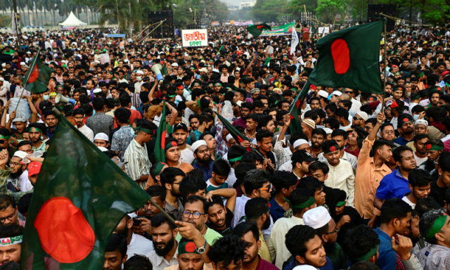 بنگلہ دیش کو پاکستان اور بھارت سے کیسا تعلق رکھنا چاہیے؟ کارکنوں نے اپنی جماعتوں کو بے نقاب کردیا