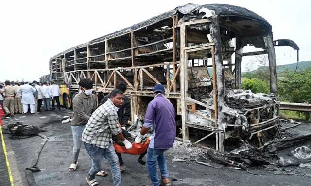 بھارت: بس میں آگ لگنے سے 25 افراد ہلاک، متعدد زخمی