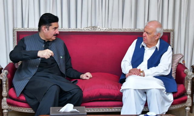 پاک افغان کشیدہ صورتحال اور قبائلی اضلاع میں دہشتگردی، کیا گورنر خیبر پختونخوا فیصل کنڈی کو تبدیل کیا جارہا ہے؟