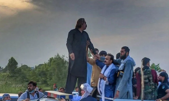 عمران خان کی رہائی کے لیے ڈیڈلائن میں 2 دن باقی، رہائی نہ ہوئی تو کیا علی امین گنڈاپور وزارت اعلیٰ چھوڑ دیں گے؟