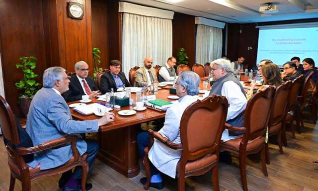 غیر قانونی اور ضبط شدہ گاڑیوں کے حوالے سے اہم اجلاس میں کیا طے پایا؟