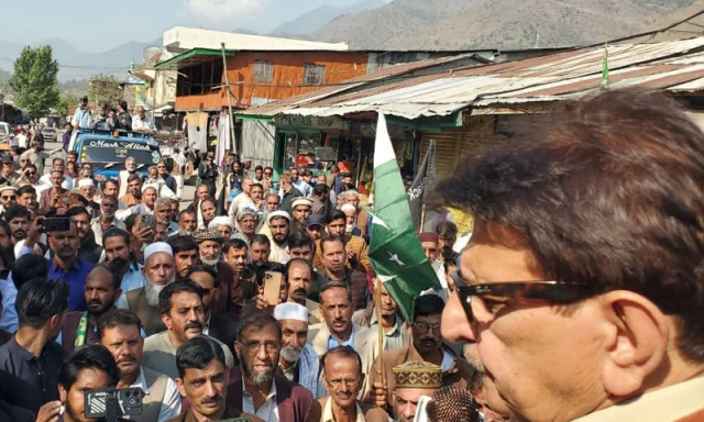 راجا فاروق حیدر نے ’پاک فوج اور فیلڈ مارشل عاصم منیر زندہ باد‘ کے نعرے لگوا دیے