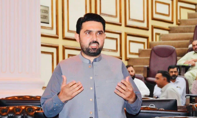 خیبرپختونخوا میں سیاسی و غیر سیاسی قوتیں متحرک، کیا پی ٹی آئی صوبائی حکومت سے محروم ہو سکتی ہے؟