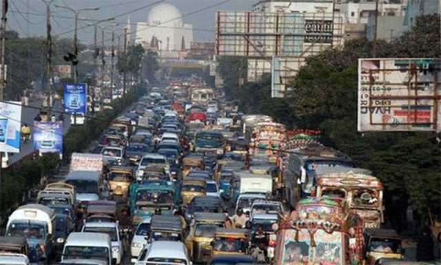 سندھ میں ٹریفک قوانین کی خلاف ورزی پر بھاری جرمانے نافذ، سخت کارروائی کا عندیہ