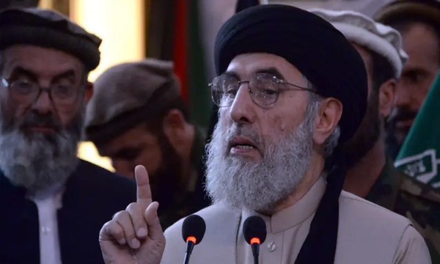 افغان طالبان گلبدین حکمت یار کی سرگرمیوں سے خوفزدہ، بیرون ملک جانے سے روک دیا