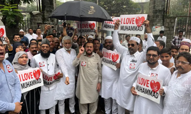 بھارت میں ’آئی لَو محمد ﷺ‘ مہم میں تیزی، حکومت نے بوکھلاہٹ میں انٹرنیٹ بند کردیا