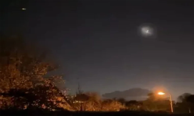 آئرلینڈ: آسمان پر چمکتی پراسرار روشنی کا راز کھل گیا