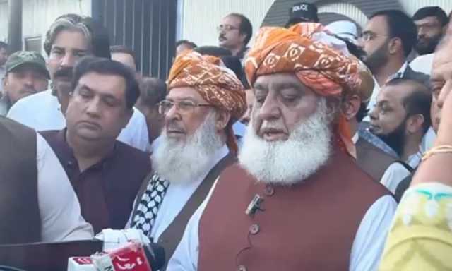 صحافیوں کا احتجاج حق بجانب، ہم ان کے شانہ بشانہ ہیں : مولانا فضل الرحمان