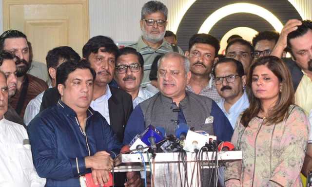 نیشنل پریس کلب اسلام آباد پر پولیس گردی کے خلاف ملک گیر یومِ سیاہ منانے کا اعلان