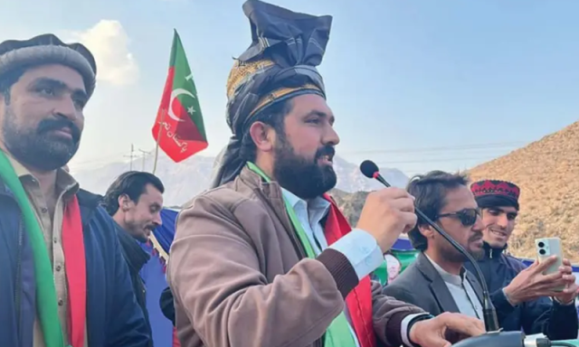 بشریٰ بی بی کے حمایت یافتہ خیبر پختونخوا کے نامزد وزیراعلیٰ، سہیل آفریدی کون ہیں؟
