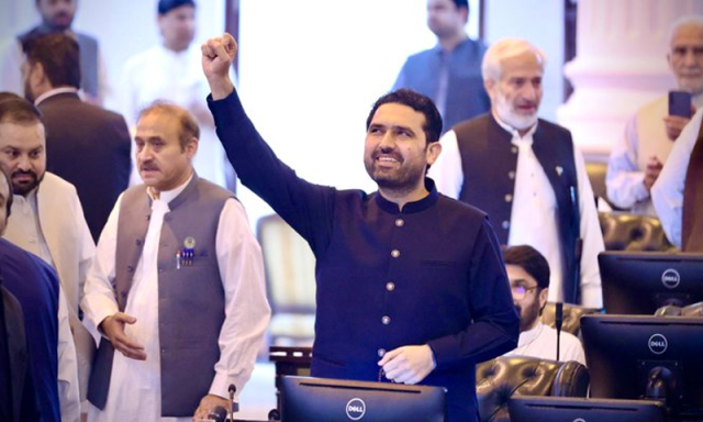 گورنر کے اعتراض کے باوجود خیبرپختونخوا میں نئے وزیراعلیٰ کا انتخاب، آگے کیا ہوگا؟