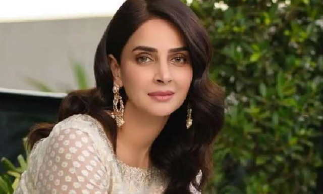 ہارٹ اٹیک کیوں ہوا؟ اداکارہ صبا قمر نے اپنی بیماری کی وجہ بتادی