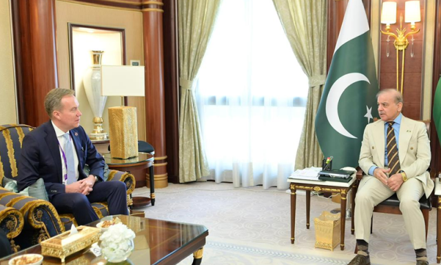 وزیراعظم شہباز شریف کی ورلڈ اکنامک فورم کے صدر سے ملاقات، تبادلہ خیال