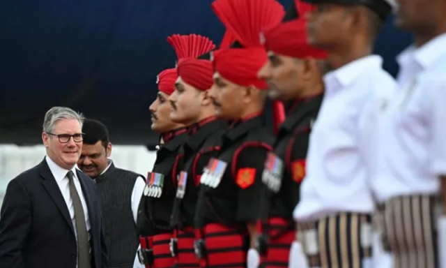 برطانوی وزیرِاعظم نے انڈیا روانگی سے قبل بھارتیوں کو بُری خبر سنا دی