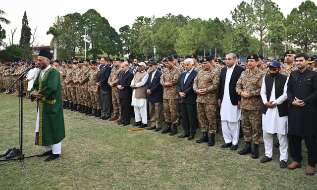 اورکزئی میں شہید ہونے والے میجر اور لیفٹیننٹ کرنل کی نماز جنازہ ادا، وزیراعظم، فیلڈ مارشل کی شرکت