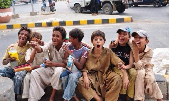 پاکستان میں 2 کروڑ 30 لاکھ بچے تعلیم سے محروم، کیا ’ملالہ فنڈ‘ اس بحران سے نمٹنے کے لیے کافی ہے؟