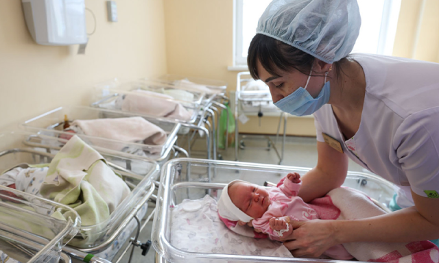 روسی خواتین ماں بننے سے گریزاں، اربوں روبل کے ترغیباتی پروگرام ناکام