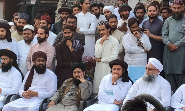 ٹی ایل پی کو اہل غزہ سے کوئی ہمدردی نہیں، احتجاج مذہبی سیاست کو زندہ رکھنے کی کوشش ہے، سوشل میڈیا پر بحث