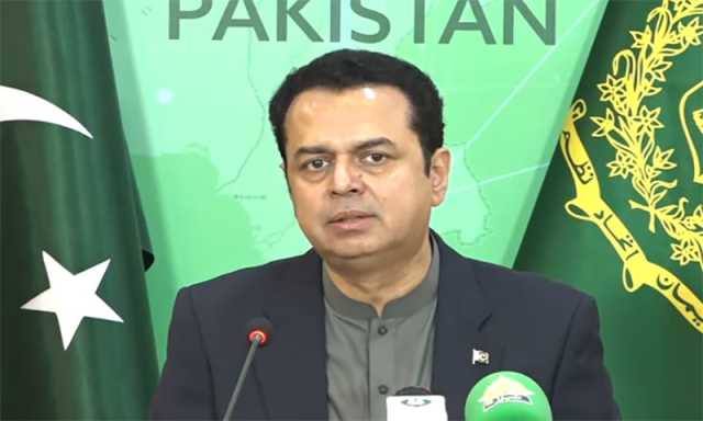 وزرائے اعلیٰ بدلنے سے کے پی میں دہشتگردوں کے خلاف آپریشن نہیں رکے گا، طلال چوہدری
