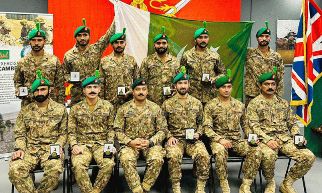 پاک آرمی نے برطانیہ میں منعقدہ کیمبرین پیٹرول ایکسرسائز 2025 میں گولڈ میڈل جیت لیا