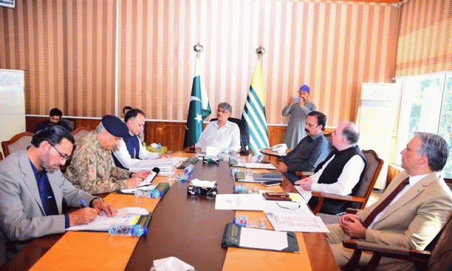 وزیراعظم آزاد کشمیر مستعفی ہونے کے بجائے سرکاری امور میں مصروف، محکمہ صحت کی میٹنگ کی صدارت کی