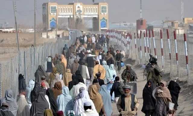وفاقی حکومت نے غیر قانونی مقیم افغان شہریوں کو ملازمت یا رہائش دینے پر پابندی عائد کردی