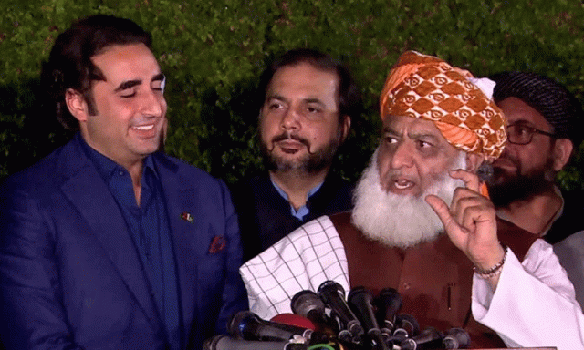 بلاول کی مولانا کے پاس حاضری، سیاسی محاذ پر کچھ نیا ہونے والا ہے؟