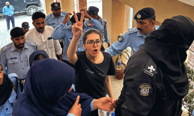 ایمان مزاری اور ہادی علی چٹھہ کے خلاف متنازعہ ٹویٹ کیس کی سماعت، فردِ جرم عائد لیکن کارروائی مؤخر