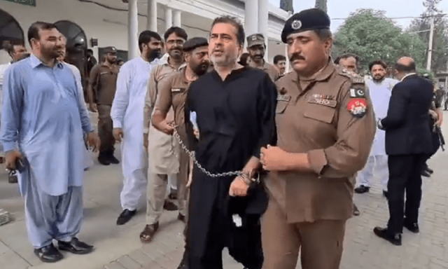 جج ہمایوں دلاور کے خلاف سوشل میڈیا مہم، عمران ریاض کے وارنٹ گرفتاری جاری