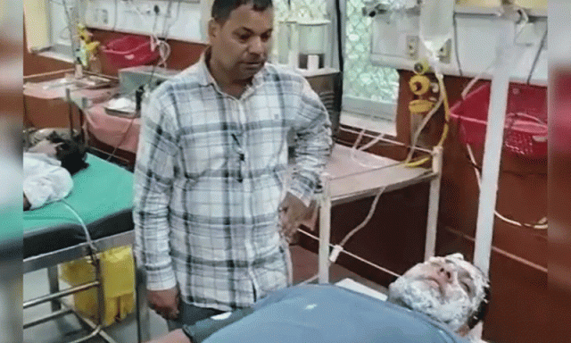 خاندانی جھگڑا، باپ اور بیٹوں پر تیزاب حملہ، چہرے جھلس گئے