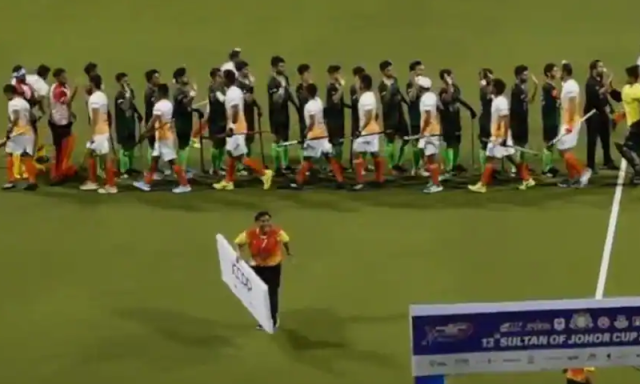 ہینڈ شیک تنازع ہاکی کے میدان میں ختم، پاک بھارت کھلاڑیوں کا روایتی ہائی فائیو