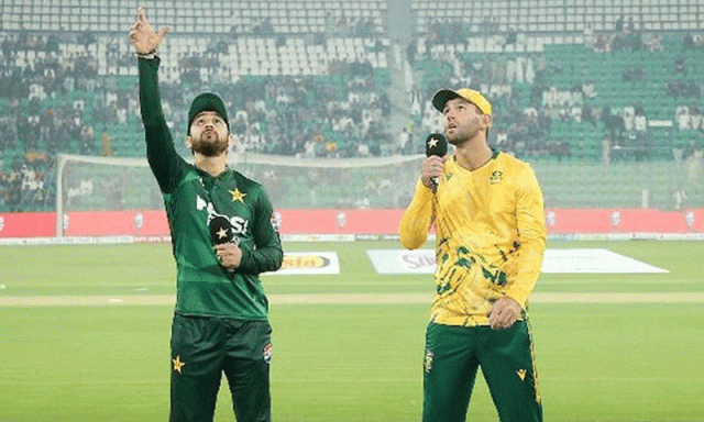 پاکستان بمقابلہ جنوبی افریقہ دوسرا ٹی 20، پاکستان کا ٹاس جیت کر فیلڈنگ کا فیصلہ