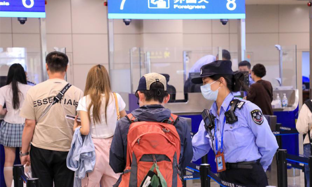 چین کا مزید ممالک کے لیے ویزا فری سہولت میں توسیع کا اعلان