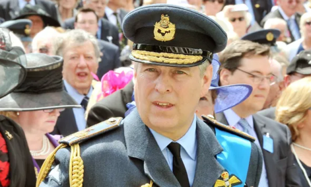 برطانوی حکومت کا معزول شہزادہ اینڈریو سے آخری فوجی عہدہ واپس لینے کا اعلان