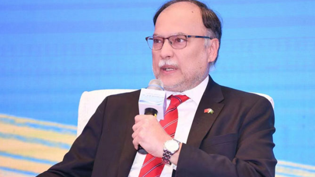 سی پیک فیز ٹو کا آغاز ہو چکا، چین نے کبھی کسی دوسرے ملک سے تعلق نہ رکھنے کی شرط نہیں لگائی، احسن اقبال