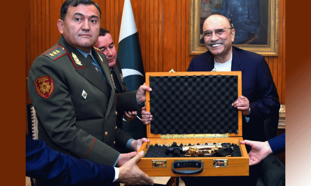 صدر زرداری سے تاجکستان کے وزیر دفاع کی ملاقات، باہمی تعلقات مضبوط بنانے پر اتفاق