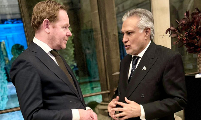 یورپی یونین فورم کے موقع پر اسحاق ڈار کی سفارتی سرگرمیاں تیز، ڈچ وزیر خارجہ سے اہم ملاقات