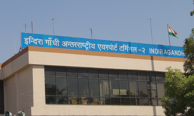 دہلی ایئرپورٹ پر تکنیکی خرابی، 100 سے زائد پروازیں تاخیر کا شکار