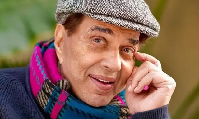 بالی ووڈ کے لیجنڈری اداکار دھرمیندر انتقال کرگئے