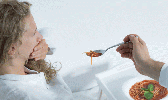 کھانا پھر کھا کر پچھتانا، کن بیماریوں کی علامت ہوسکتی ہے؟