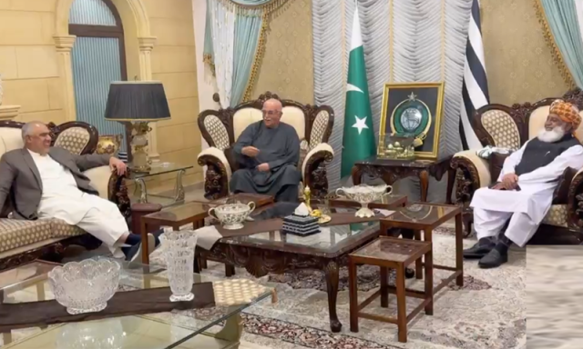 فضل الرحمان سے اپوزیشن اتحاد کے وفد کی ملاقات، کیا بات چیت ہوئی؟ اسد قیصر نے بتا دیا