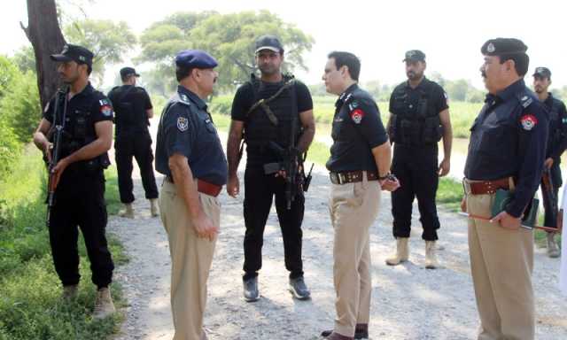 پشاور: بچوں کے سامنے ماں باپ اور دادی کو پھانسی دینے اور ذبح کرنے کا واقعہ، تہرے قتل کے پیچھے کون؟